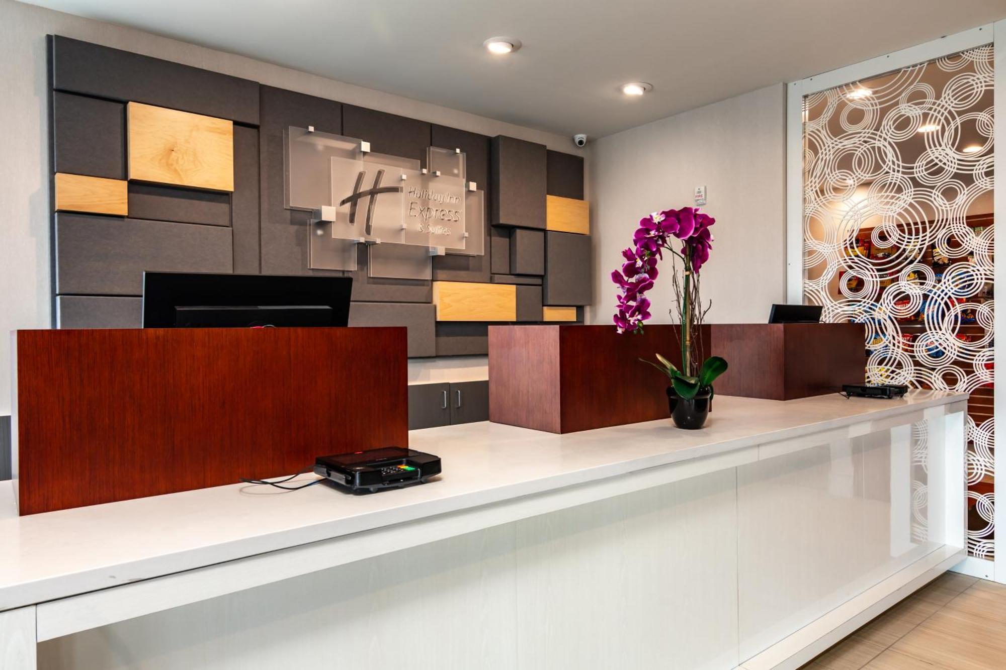 Hotel Express&suites Orlando- Buena Vista, An Ihg 3*