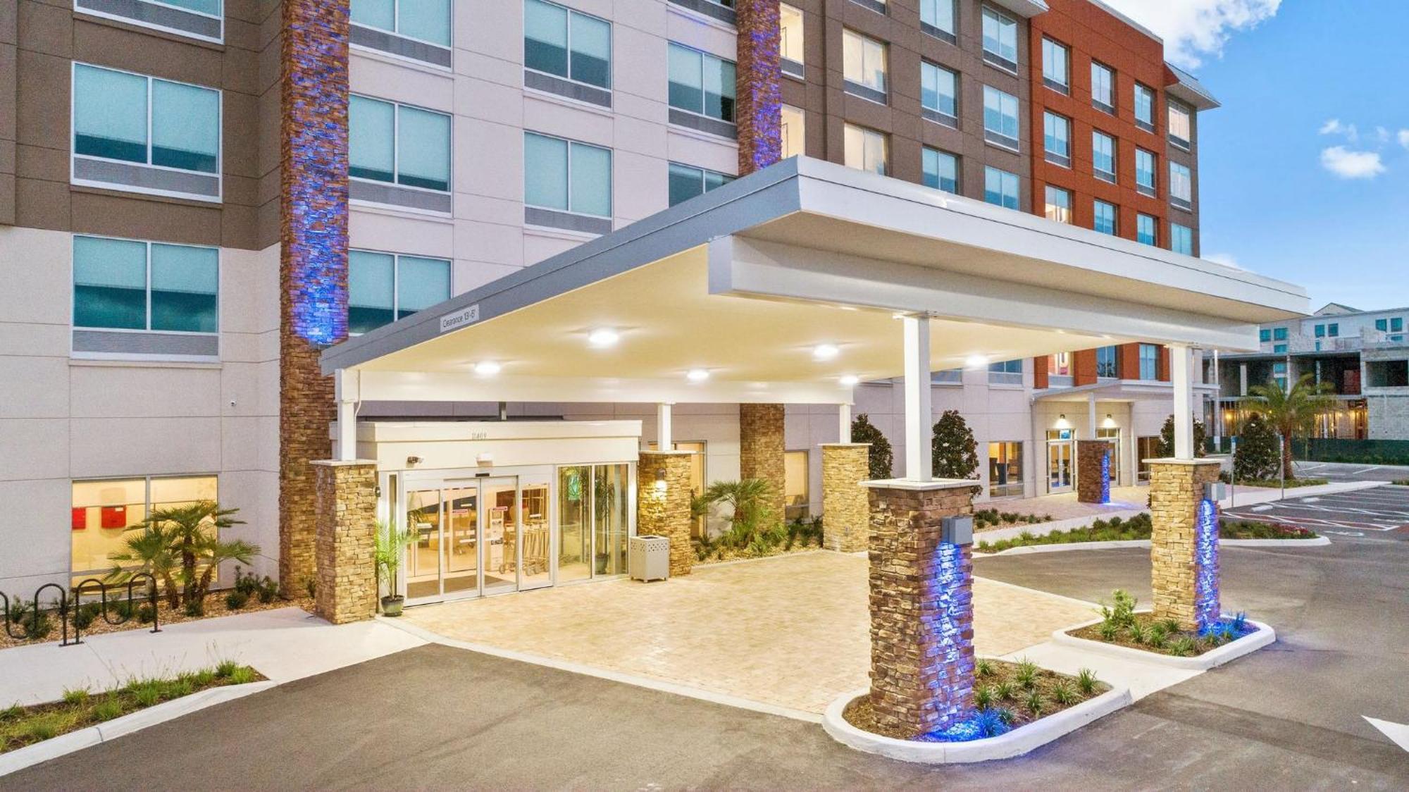 Hotel Express&suites Orlando- Buena Vista, An Ihg