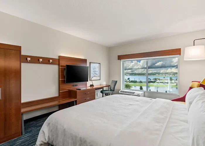 Holiday Inn Express & Suites Orlando- Lake Buena Vista By Ihg