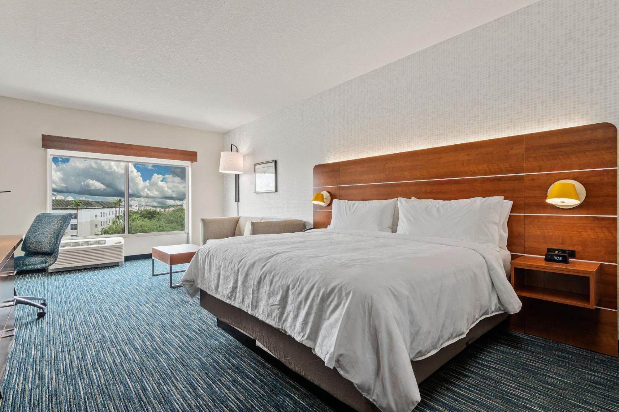 Express & Orlando- Buena Vista By Ihg Hotel